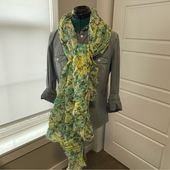 J. Crew Set of 2 Floral Green and Blue Lightweight 100% Wool Scarves NWOT - Picture 10 of 12